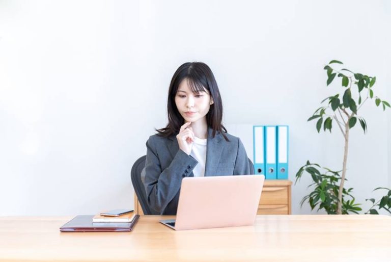 【ひとり情シスとは】中小企業が直面する深刻なITリスクに備え、今すぐ始めたい4つの実践的対策
